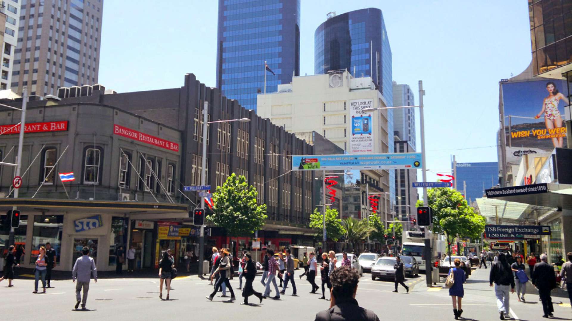 Auckland City Day Tour, Queen Street