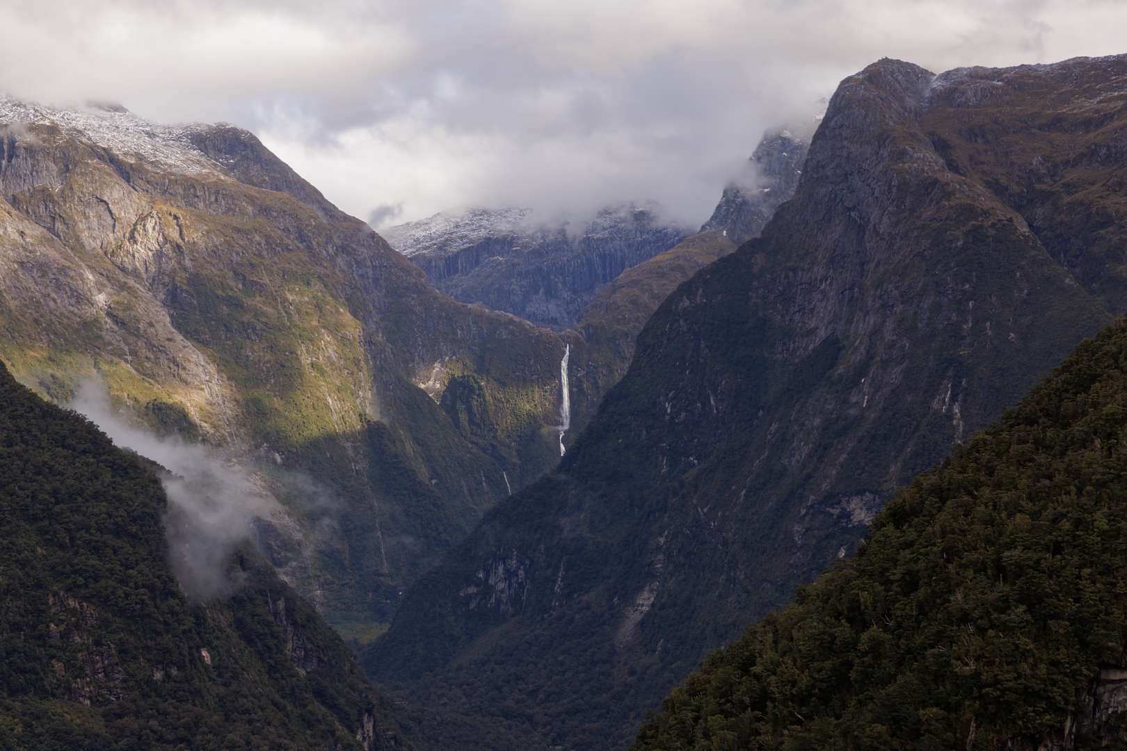 Approaching Sutherland falls
